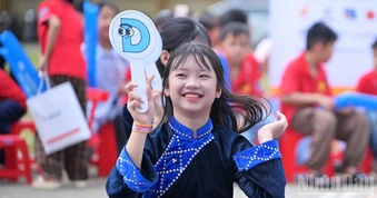 [Ảnh] Mang "Lớp học reo vui" đến với những ngôi trường vùng cao