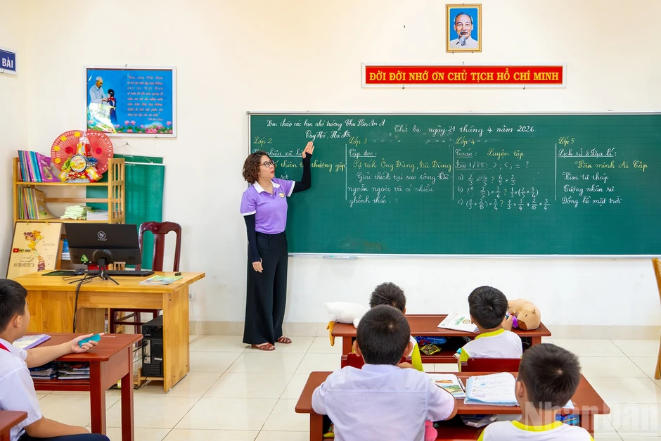 [Ảnh] Trân quý những món quà vượt nghìn cánh sóng