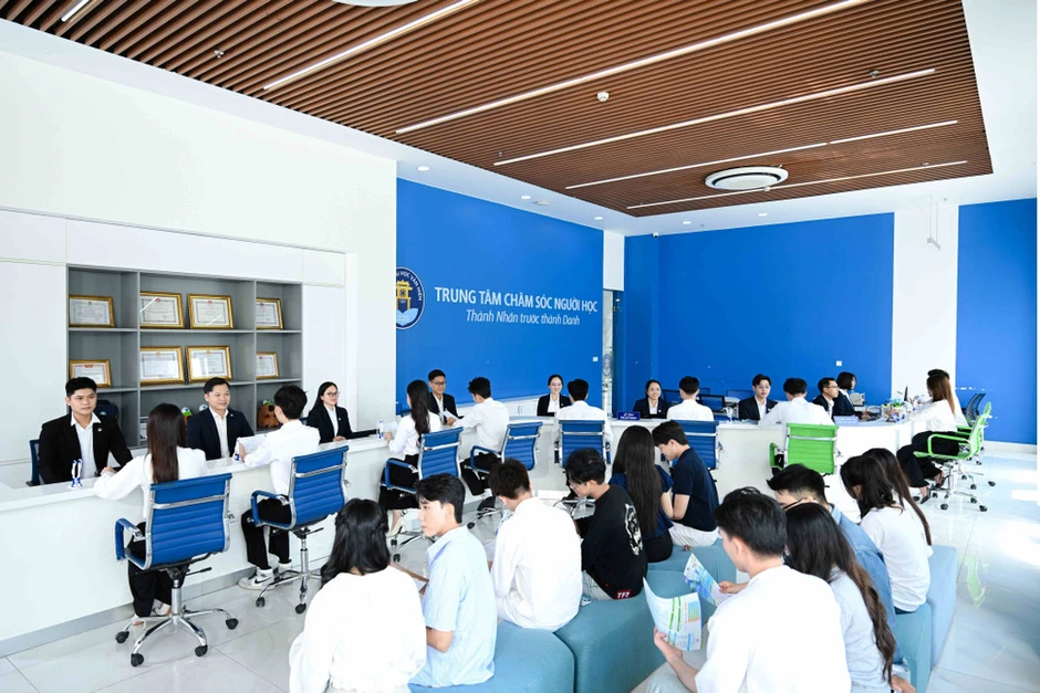 “Đại học hai giai đoạn” thêm cơ hội học tập tại Trường đại học Văn Hiến “Đại học hai giai đoạn” thêm cơ hội học tập tại Trường đại học Văn Hiến