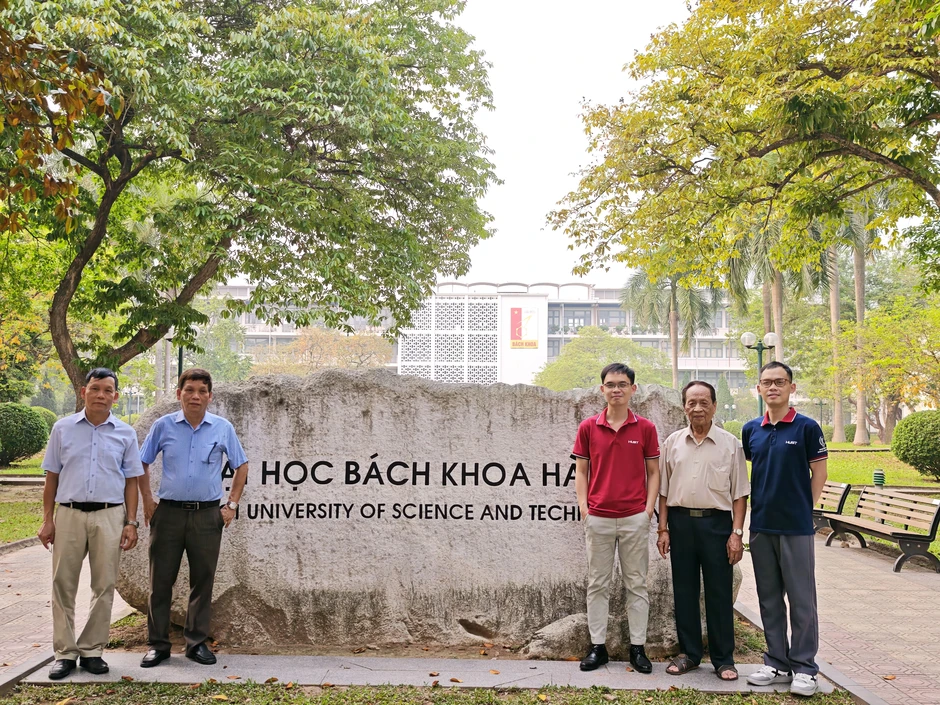 “Gia tộc ba đời” đều học Đại học Bách khoa gây bão mạng “Gia tộc ba đời” đều học Đại học Bách khoa gây bão mạng