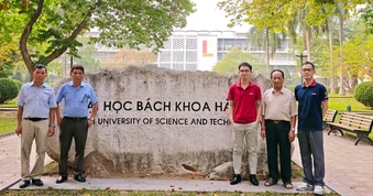 “Gia tộc ba đời” đều học Đại học Bách khoa gây bão mạng