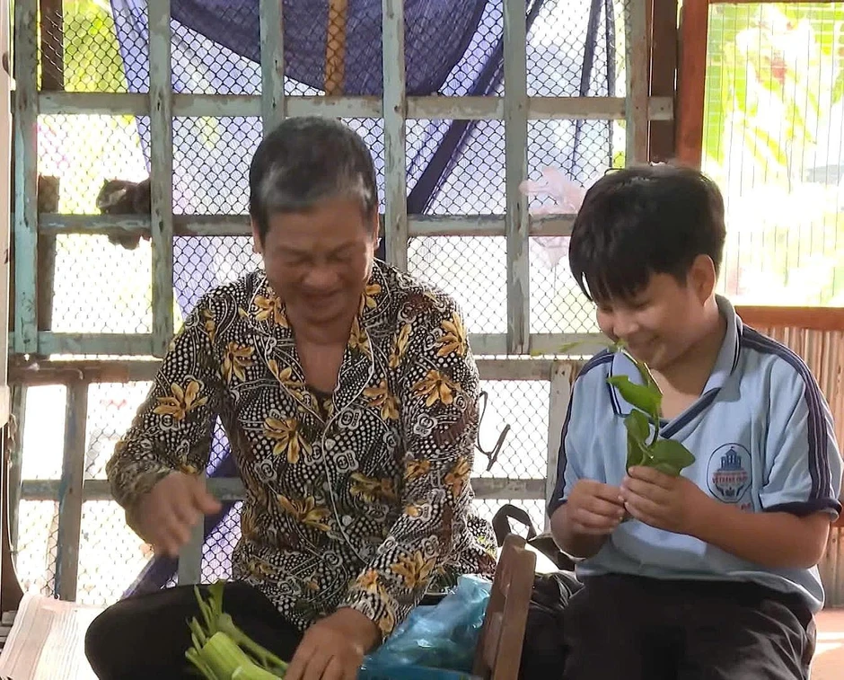 “Lời hẹn 10 năm với bà nội” của nam sinh mồ côi khiến dân mạng rơi nước mắt “Lời hẹn 10 năm với bà nội” của nam sinh mồ côi khiến dân mạng rơi nước mắt