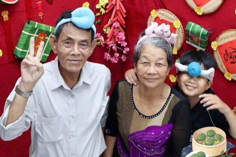 “Lời hẹn 10 năm với bà nội” của nam sinh mồ côi khiến dân mạng rơi nước mắt “Lời hẹn 10 năm với bà nội” của nam sinh mồ côi khiến dân mạng rơi nước mắt