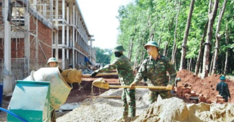 “Nhiệm vụ kép” gấp rút tại các trường nội trú biên giới Gia Lai