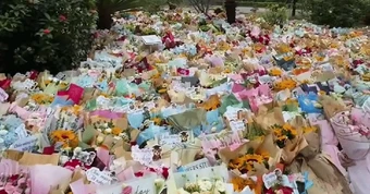 "Biển hoa" đặc biệt ở lễ tốt nghiệp Đại học Bách khoa Hà Nội
