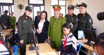 "Chương trình Bệ phóng tin học": Gieo công nghệ, gặt niềm tin