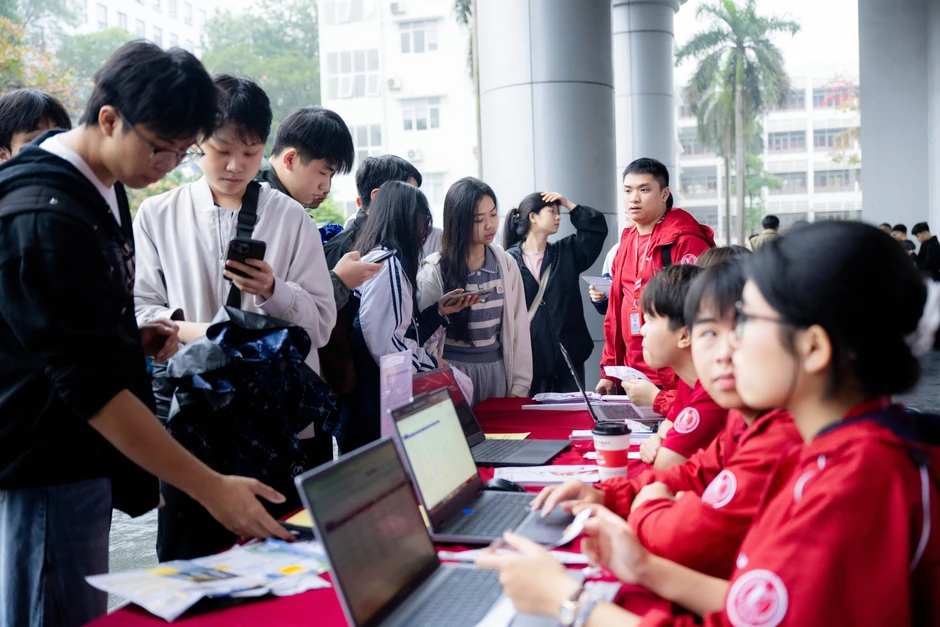 "Cơ hội việc làm của ngành báo chí có đang bị thu hẹp?" - Giải đáp từ Phó Giám đốc Học viện Báo chí và Tuyên truyền "Cơ hội việc làm của ngành báo chí có đang bị thu hẹp?" - Giải đáp từ Phó Giám đốc Học viện Báo chí và Tuyên truyền