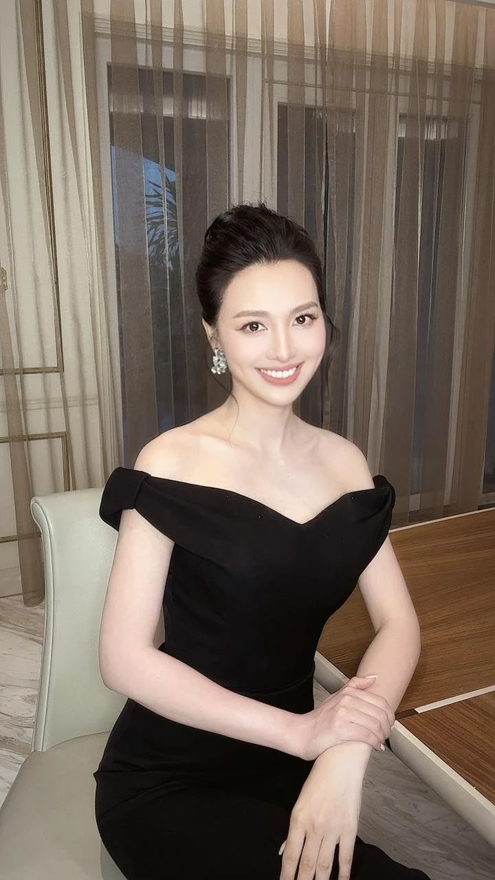 "Con muốn mẹ là ai?" - Siêu mẫu Việt dùng 2 bức ảnh hỏi ý kiến con, đằng sau là bài học dạy dỗ đáng suy ngẫm! "Con muốn mẹ là ai?" - Siêu mẫu Việt dùng 2 bức ảnh hỏi ý kiến con, đằng sau là bài học dạy dỗ đáng suy ngẫm!