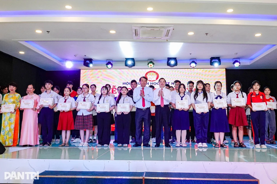 "Học không bao giờ cùng" càng trở nên cấp thiết trong kỷ nguyên mới "Học không bao giờ cùng" càng trở nên cấp thiết trong kỷ nguyên mới