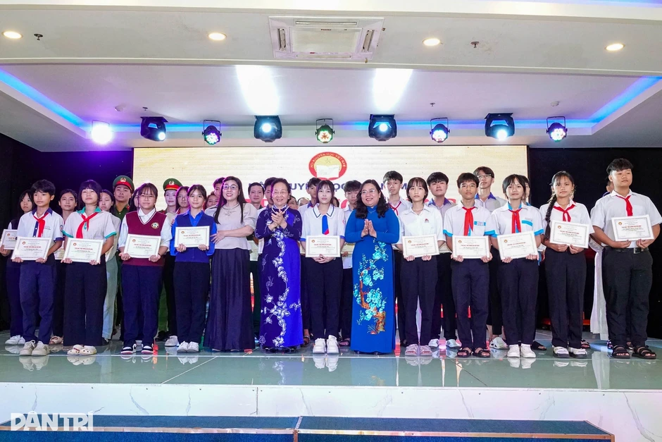 "Học không bao giờ cùng" càng trở nên cấp thiết trong kỷ nguyên mới "Học không bao giờ cùng" càng trở nên cấp thiết trong kỷ nguyên mới
