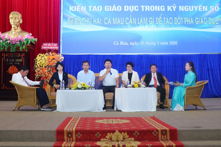 "Làm quản lý không có năng lực số thì làm sao dẫn dắt đội ngũ giáo viên?" "Làm quản lý không có năng lực số thì làm sao dẫn dắt đội ngũ giáo viên?"