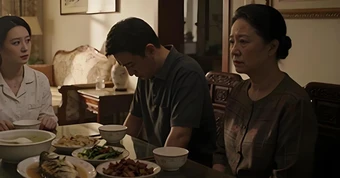 "Mấy quả bóng nhựa thôi mà, lấy có sao đâu": Lời mẹ chồng làm nàng dâu gục khóc và nỗi bất lực giáo dục đa thế hệ