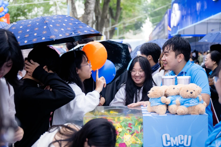 "Siêu Chủ nhật" tư vấn tuyển sinh 2026 tại Đại học Bách khoa Hà Nội: Hơn 320 gian trại, học sinh đội mưa đến tìm hiểu ngành học "Siêu Chủ nhật" tư vấn tuyển sinh 2026 tại Đại học Bách khoa Hà Nội: Hơn 320 gian trại, học sinh đội mưa đến tìm hiểu ngành học