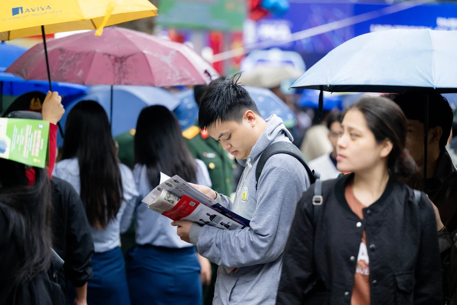 "Siêu Chủ nhật" tư vấn tuyển sinh 2026 tại Đại học Bách khoa Hà Nội: Hơn 320 gian trại, học sinh đội mưa đến tìm hiểu ngành học "Siêu Chủ nhật" tư vấn tuyển sinh 2026 tại Đại học Bách khoa Hà Nội: Hơn 320 gian trại, học sinh đội mưa đến tìm hiểu ngành học