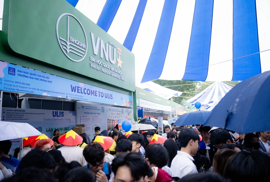 "Siêu Chủ nhật" tư vấn tuyển sinh 2026 tại Đại học Bách khoa Hà Nội: Hơn 320 gian trại, học sinh đội mưa đến tìm hiểu ngành học "Siêu Chủ nhật" tư vấn tuyển sinh 2026 tại Đại học Bách khoa Hà Nội: Hơn 320 gian trại, học sinh đội mưa đến tìm hiểu ngành học