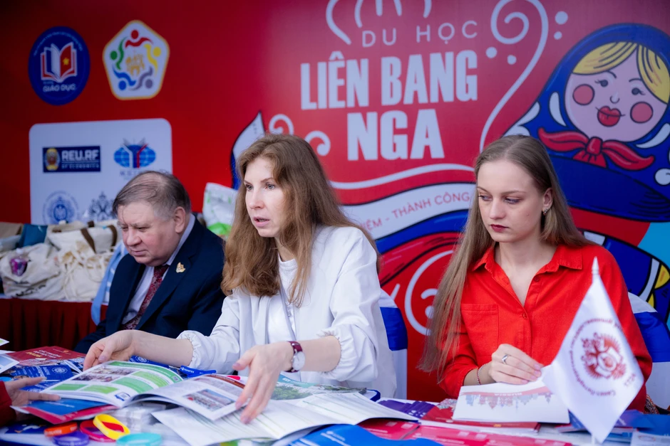 "Siêu Chủ nhật" tư vấn tuyển sinh 2026 tại Đại học Bách khoa Hà Nội: Hơn 320 gian trại, học sinh đội mưa đến tìm hiểu ngành học "Siêu Chủ nhật" tư vấn tuyển sinh 2026 tại Đại học Bách khoa Hà Nội: Hơn 320 gian trại, học sinh đội mưa đến tìm hiểu ngành học