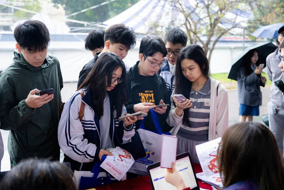 "Siêu Chủ nhật" tư vấn tuyển sinh 2026 tại Đại học Bách khoa Hà Nội: Hơn 320 gian trại, học sinh đội mưa đến tìm hiểu ngành học "Siêu Chủ nhật" tư vấn tuyển sinh 2026 tại Đại học Bách khoa Hà Nội: Hơn 320 gian trại, học sinh đội mưa đến tìm hiểu ngành học