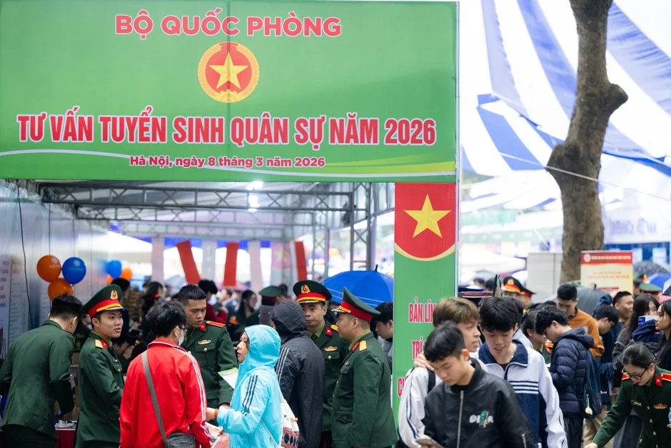"Siêu Chủ nhật" tư vấn tuyển sinh 2026 tại Đại học Bách khoa Hà Nội: Hơn 320 gian trại, học sinh đội mưa đến tìm hiểu ngành học "Siêu Chủ nhật" tư vấn tuyển sinh 2026 tại Đại học Bách khoa Hà Nội: Hơn 320 gian trại, học sinh đội mưa đến tìm hiểu ngành học