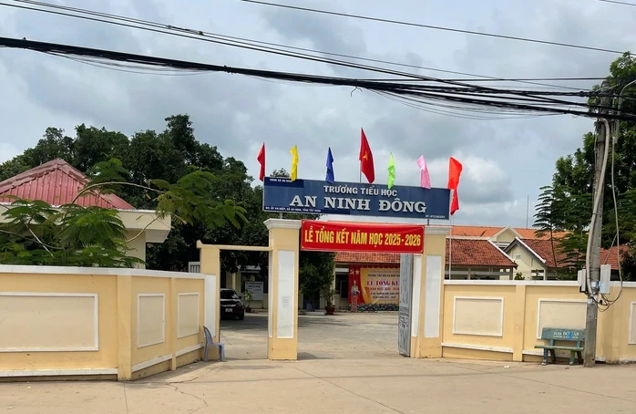 Trước ngày nghỉ hè, nam sinh lớp 5 chấn thương sọ não vì bị bạn "tác động" Trước ngày nghỉ hè, nam sinh lớp 5 chấn thương sọ não vì bị bạn "tác động"