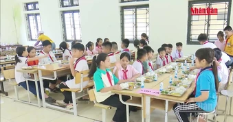 [Video] Thủ tướng chỉ đạo công khai nguồn thực phẩm và hình ảnh khay ăn của học sinh