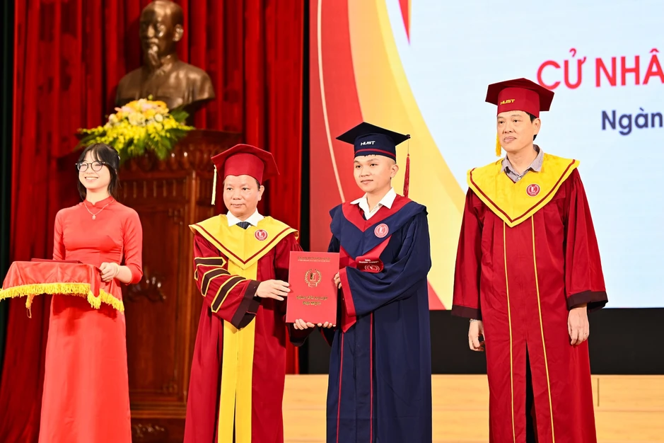 100 sinh viên Bách khoa HN ra trường chỉ 3 người đạt xuất sắc, 95% có việc làm 100 sinh viên Bách khoa HN ra trường chỉ 3 người đạt xuất sắc, 95% có việc làm