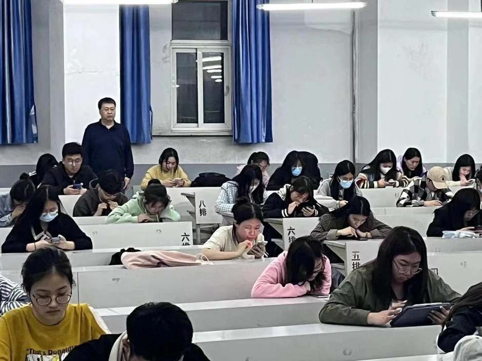 109 đại học Trung Quốc xóa bỏ ngành Ngoại ngữ: Tiếng Anh, tiếng Nhật dẫn đầu danh sách "khai tử" 109 đại học Trung Quốc xóa bỏ ngành Ngoại ngữ: Tiếng Anh, tiếng Nhật dẫn đầu danh sách "khai tử"