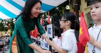 11.000 hiệu trưởng, hiệu phó về làm giáo viên, có được giữ phụ cấp chức vụ?