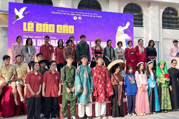 1.450 học sinh 'trẩy hội non sông', biến giờ văn thành lễ hội văn hóa rực rỡ 1.450 học sinh 'trẩy hội non sông', biến giờ văn thành lễ hội văn hóa rực rỡ