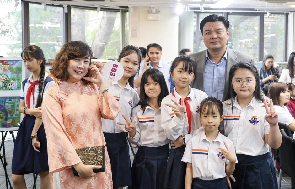 15 năm kiên định “Giáo dục bằng yêu thương” ở một ngôi trường tiểu học 15 năm kiên định “Giáo dục bằng yêu thương” ở một ngôi trường tiểu học