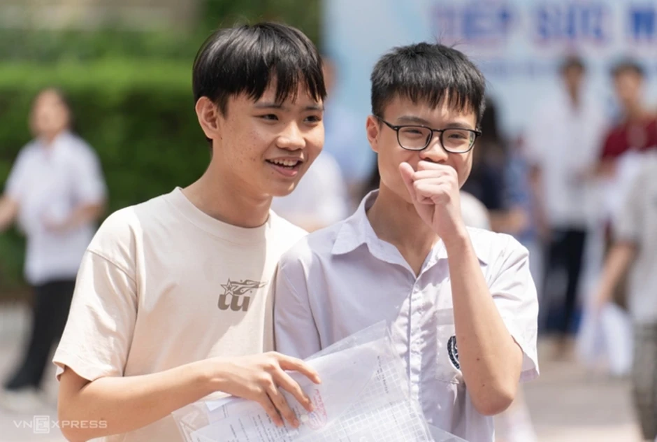 15 thủ khoa thi lớp 10 chuyên ở Hà Nội 15 thủ khoa thi lớp 10 chuyên ở Hà Nội