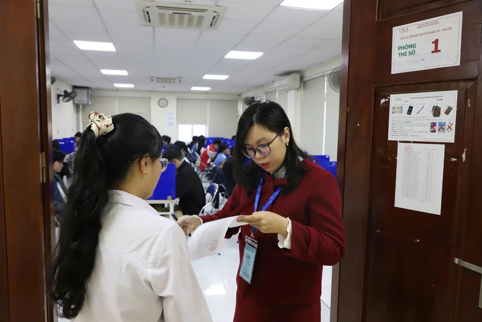 16.500 thí sinh phía Bắc tranh suất vào đại học sớm, đề Toán khó hơn Văn 16.500 thí sinh phía Bắc tranh suất vào đại học sớm, đề Toán khó hơn Văn