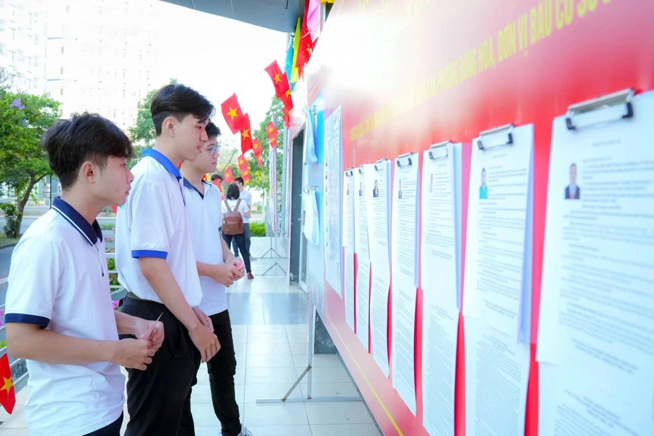22.000 sinh viên ở ký túc xá lớn nhất nước đi bầu cử 22.000 sinh viên ở ký túc xá lớn nhất nước đi bầu cử