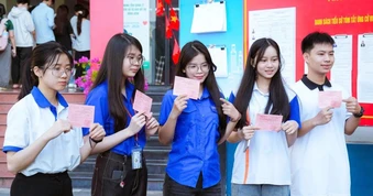 22.000 sinh viên ở ký túc xá lớn nhất nước đi bầu cử