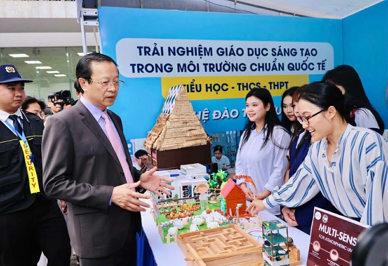 242 dự án tranh tài tại Cuộc thi nghiên cứu khoa học, kỹ thuật cấp quốc gia 242 dự án tranh tài tại Cuộc thi nghiên cứu khoa học, kỹ thuật cấp quốc gia