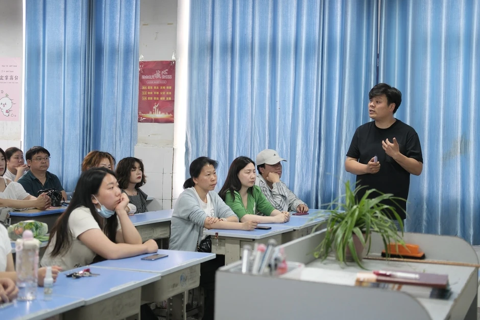 3 hành động người EQ thấp thường làm khi đi họp phụ huynh 3 hành động người EQ thấp thường làm khi đi họp phụ huynh