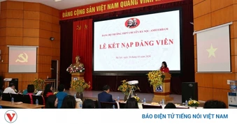 3 học sinh Trường THPT chuyên Hà Nội - Amsterdam được kết nạp Đảng