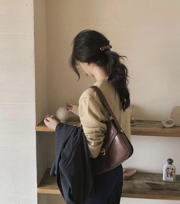 3 thứ thường thấy nhất trong túi xách của người EQ thấp 3 thứ thường thấy nhất trong túi xách của người EQ thấp