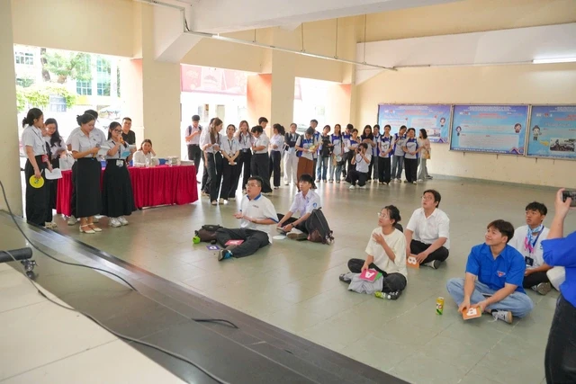 3.000 sinh viên "cháy" hết mình ở Trường ĐH Sư phạm TPHCM 3.000 sinh viên "cháy" hết mình ở Trường ĐH Sư phạm TPHCM