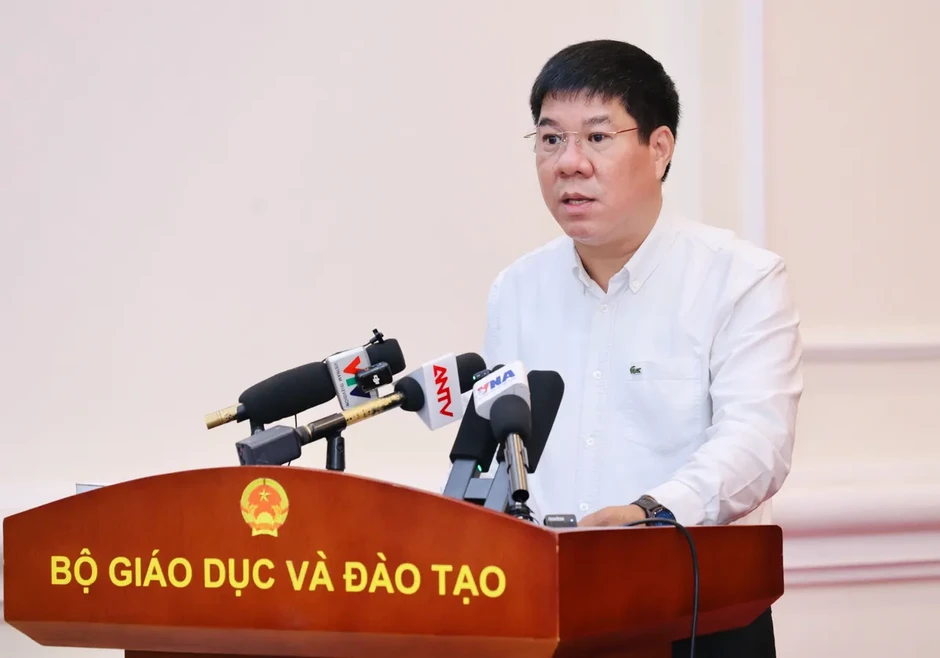 323 thí sinh làm thủ tục thi lại tại điểm thi THPT Chuyên Tuyên Quang 323 thí sinh làm thủ tục thi lại tại điểm thi THPT Chuyên Tuyên Quang