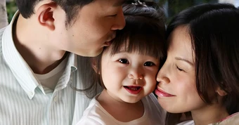 6 hành động "bất thường" chỉ ra: Con yêu bố mẹ nhiều lắm!
