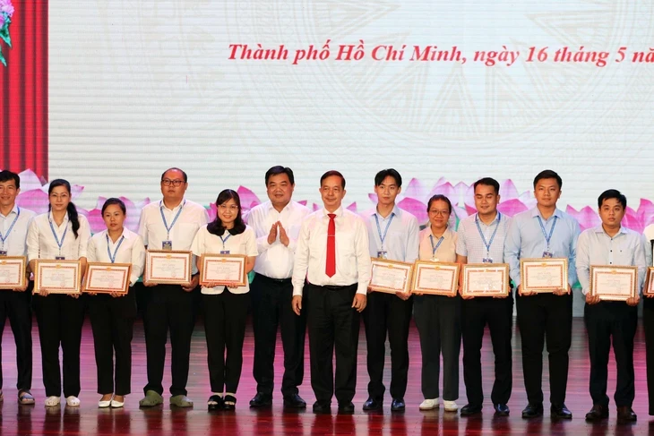 687 cán bộ xã, phường TP.HCM hoàn thành tập huấn chuyên sâu về chuyển đổi số 687 cán bộ xã, phường TP.HCM hoàn thành tập huấn chuyên sâu về chuyển đổi số