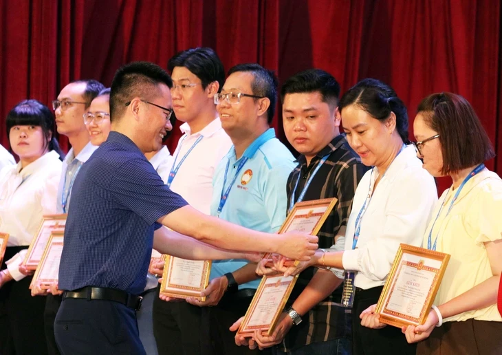 687 cán bộ xã, phường TP.HCM hoàn thành tập huấn chuyên sâu về chuyển đổi số 687 cán bộ xã, phường TP.HCM hoàn thành tập huấn chuyên sâu về chuyển đổi số