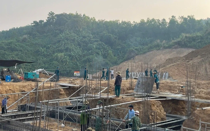 7 công trình xây trường nội trú biên giới Gia Lai thiếu 500 thợ, phải nhờ quân đội hỗ trợ