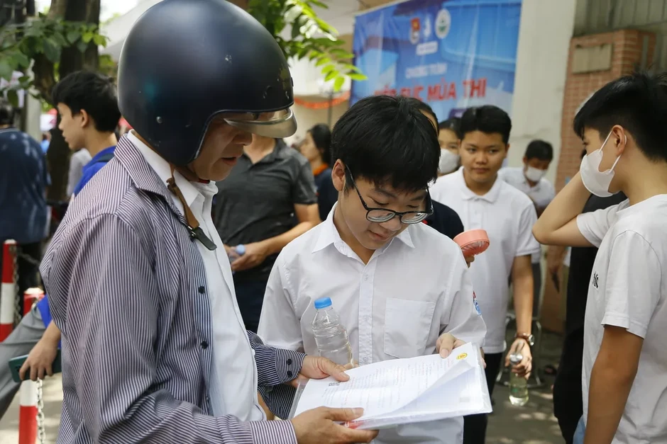 7 ngày đăng ký vào lớp 10 Hà Nội: Quyền chọn rộng hơn nhưng cần tính toán kỹ 7 ngày đăng ký vào lớp 10 Hà Nội: Quyền chọn rộng hơn nhưng cần tính toán kỹ