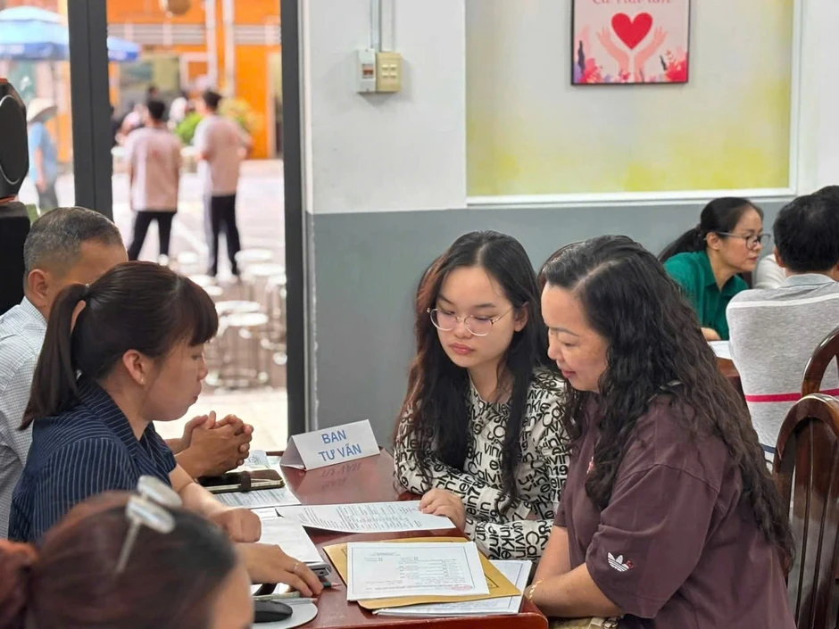 9h sáng nay Giao lưu trực tuyến “Chọn môn học lớp 10" 9h sáng nay Giao lưu trực tuyến “Chọn môn học lớp 10"