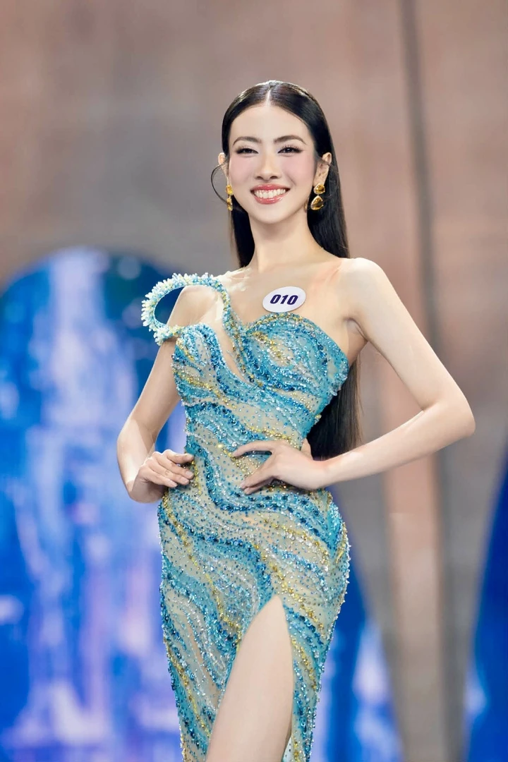 Á khôi 'gây bão' ở lễ tốt nghiệp: Từ nữ sinh miền núi đến thành tích 'con nhà người ta' Á khôi 'gây bão' ở lễ tốt nghiệp: Từ nữ sinh miền núi đến thành tích 'con nhà người ta'
