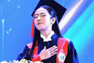 Á khôi lên tiếng về màn hát tiếng Anh trong lễ tốt nghiệp gây bão mạng Á khôi lên tiếng về màn hát tiếng Anh trong lễ tốt nghiệp gây bão mạng