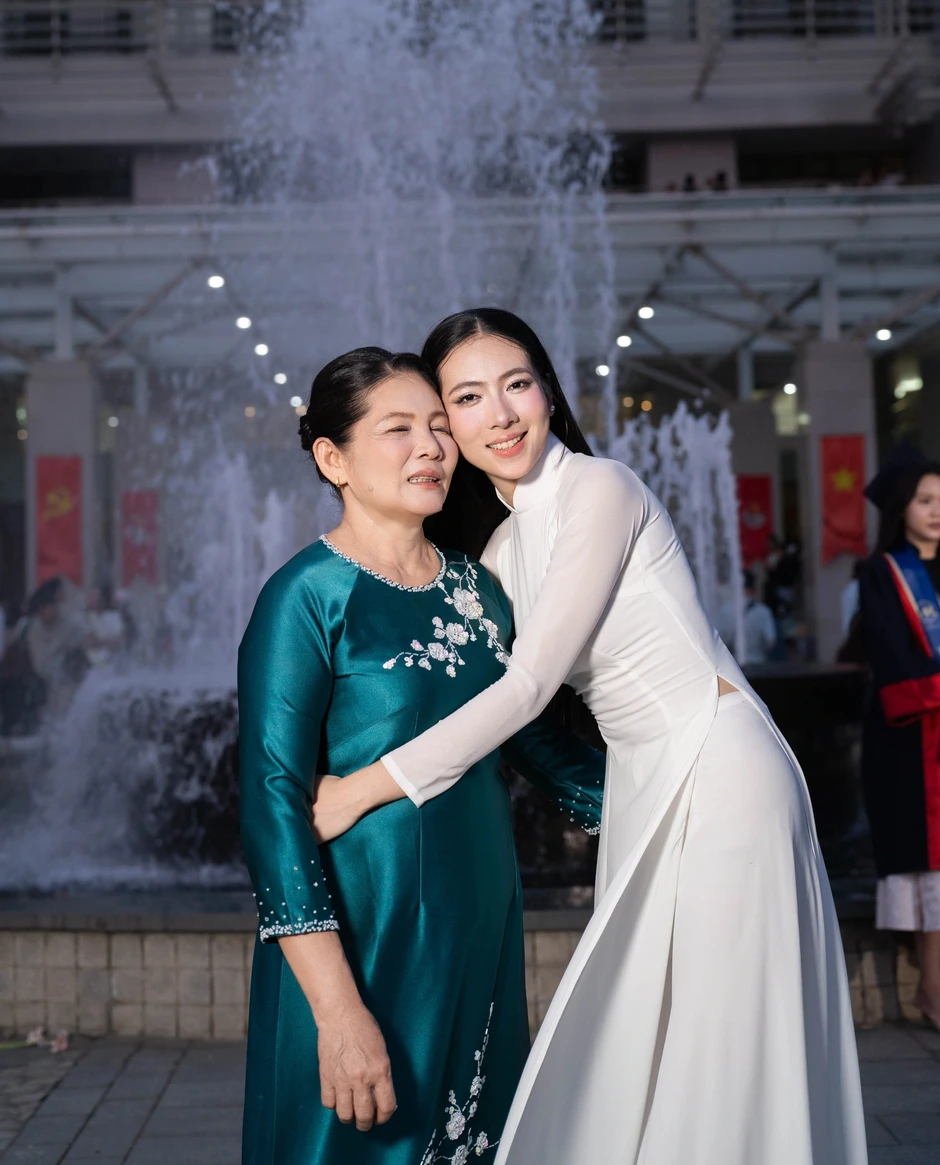Á khôi lên tiếng về màn hát tiếng Anh trong lễ tốt nghiệp gây bão mạng Á khôi lên tiếng về màn hát tiếng Anh trong lễ tốt nghiệp gây bão mạng