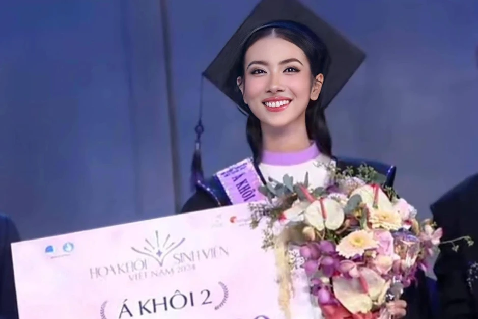 Á khôi lên tiếng về màn hát tiếng Anh trong lễ tốt nghiệp gây bão mạng Á khôi lên tiếng về màn hát tiếng Anh trong lễ tốt nghiệp gây bão mạng