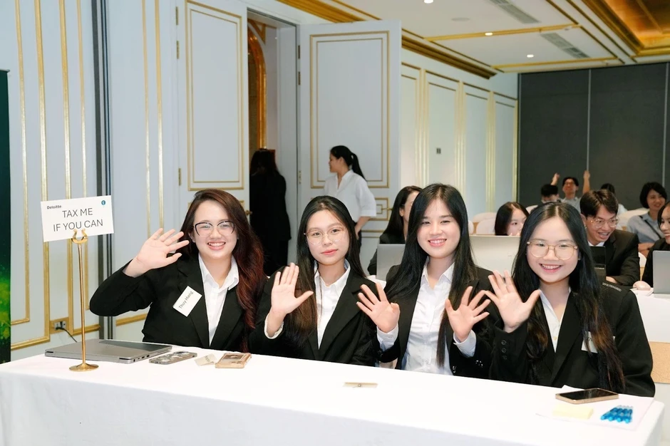 Á quân Deloitte Tax Challenge 2026: Sinh viên UEH.ISB thử sức ở bàn tư vấn Big4 Á quân Deloitte Tax Challenge 2026: Sinh viên UEH.ISB thử sức ở bàn tư vấn Big4